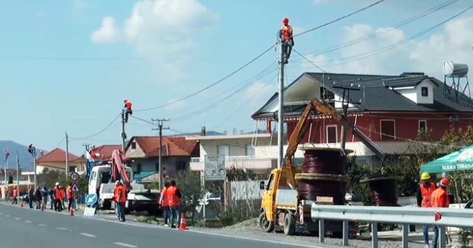 Riparimi i rrjetit te energjise ne Elbasan drejt fundit: Punimet kryhen nga kompania ENCOAL shpk